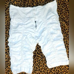 White ruched capris pants